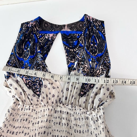 Elegant Blue and White Women's Dress - Picture 8 of 16